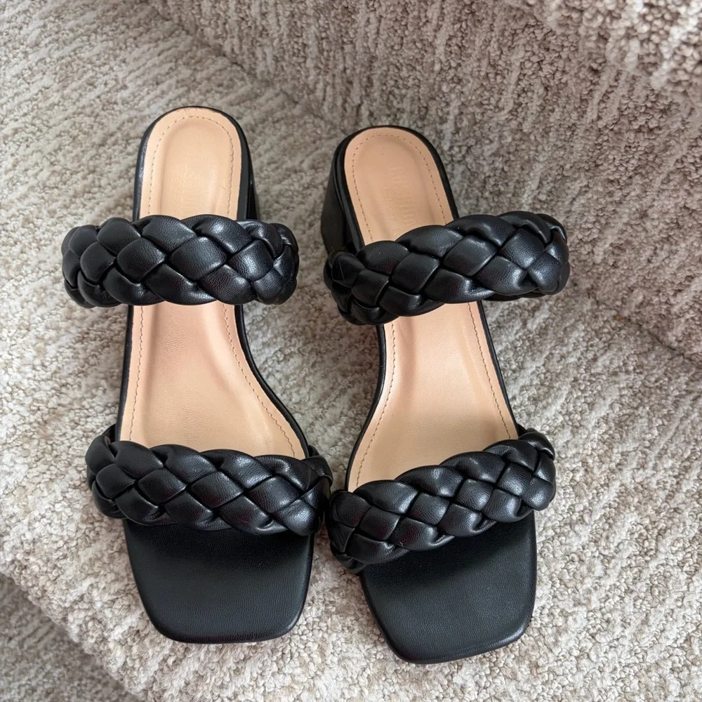 Cushionaire Women's Onyx braided heel sandals size 7W